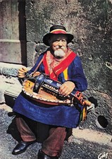 29 JOUEUR DE VIELLE FOLKLORE DE FRANCE L AUVERGNE