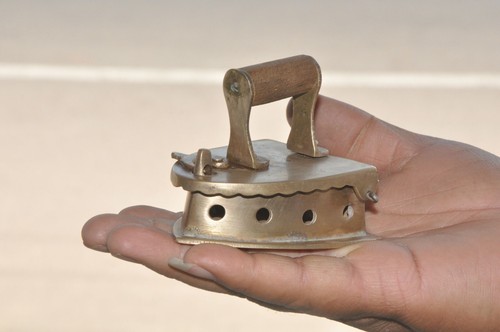Laiton vintage petit poupée - laiton,
