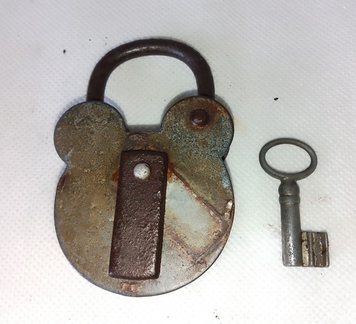 Ancien cadenas forme mickey - ancien,