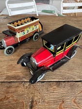 LOT DE DEUX JOUETS TÔLE PAYA RECENT BUS DOUBLE DECK ET TAXI