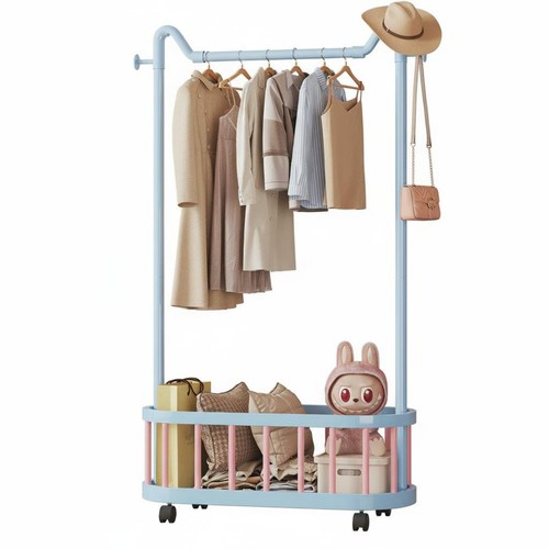 Portant vêtements sur - à,