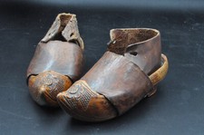 Ancienne paire de sabots enfants bretons en cuir & bois collection art populaire