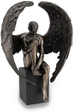 Statue ange triste nu ailé