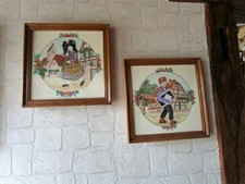 2 tableaux  peints de 35/35 cms " couple facteurs alsace"