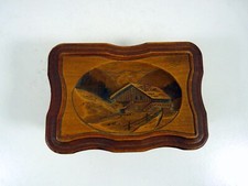 Boîte à bijoux en bois sculpté décor maison ouverture système