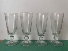 4 anciens verres à pied