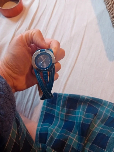 Une montre bleu - , go