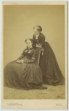 CDV 1860-70 Darnay à Melun. Deux jeunes femmes. Mlles Barbet.