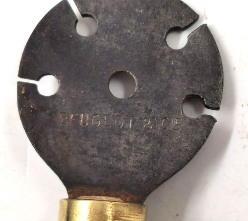 Ancien outil cle avoyer - outil,