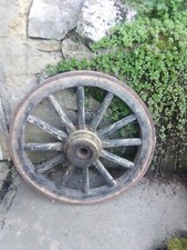 Ancienne Roue En Bois Cerclé