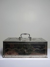 Gros coffre fort portable/caisse ancienne XIXe-XXe métal argenté