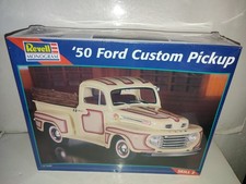 MAQUETTE REVELL/MONOGRAM 85-2494 - 1/25 - 1950 FORD CUSTOM PICKUP - NEUF SCELLE