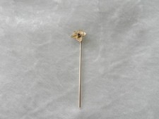 Ancienne épingle à cravate / chapeau Art Nouveau plaqué or feuille de vigne