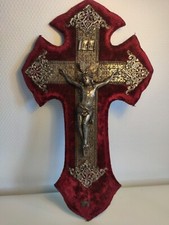 Rare Crucifix Bénitier en métal sur velours rouge - Époque Napoléon
