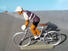 Figurine vintage coureur