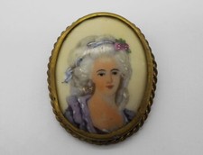 SUPERBE BROCHE PORTRAIT DE FEMME EN PORCELAINE DE LIMOGES SIGNÉE LIMOGES FRANCE