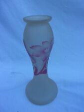 Joli Vase signé VIANNE Motifs floraux dégagés à l'acide -