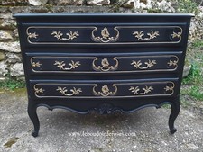 Commode ancienne patinée noire et or vieilli style Louis XV.