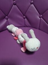 Peluche doudou mille pattes chenille OBAIBI OKAIDI rose blanc grelot 28 cm 