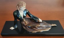 STATUETTE JEUNE FEMME ALLONGEE