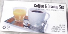 TASSES A CAFE DUO EN COFFRET AVEC CUILLERES SUR PLATEAU