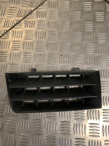 Grille calandre gauche - de,