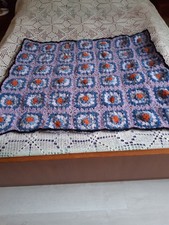 plaid vintage au crochet en laine    fait mains   1,05 m  sur 0,90 M