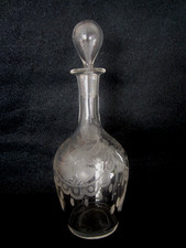 Ancienne petite carafe cave à Liqueurs flacon cristal gravé BACCARAT St LOUIS ?