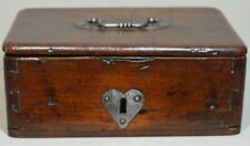Très ancien coffret en bois