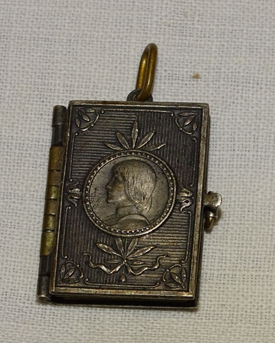 Ancien mini livre pendentif - livre,