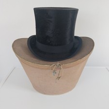 Ancien Chapeau Haut de Forme dans sa boite .