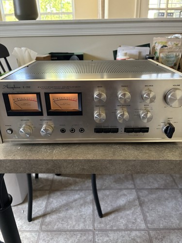 Accuphase 202 integrated - e-202,