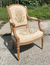 Fauteuil style Louis XVI à re cirer ou pas en Hêtre massif
