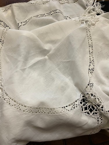 Nappe ancienne brodée