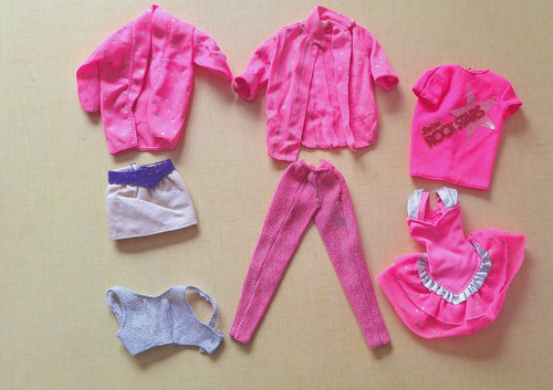 Lot vêtements mattel - lot,