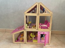 Grande maison poupée avec