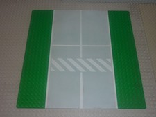 LEGO Baseplate Road 32x32 7-Stud Straight with Light Gray 2358p02 Set 6339/6551