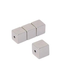 Néodyme Halbach Array Aimant 10x10x10mm W/2mm Trou à travers Le Pôles (40 Lot)