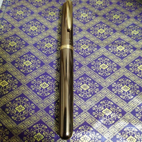 Stylo bille automatique - à, à