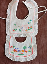 3 jolis bavoirs bébé vintage cotonnade blanche brodée (41)