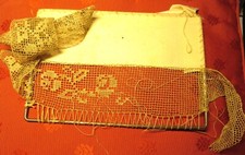 CADRE BRODERIE au FILET RARE