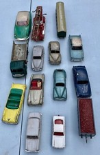 14 anciens jouets Dinky Toys