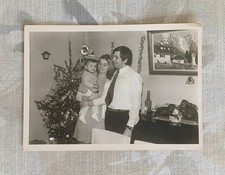 Photo Ancienne Snapshot Vintage Homme Femme Enfant Noël  Sapin 12.6 x 8.8 cm