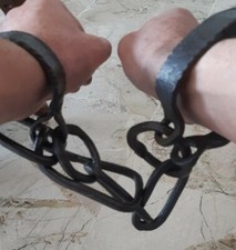 RARISSIMES MENOTTES OU ENTRAVES 17E 18E SIECLE AVEC CLEF 