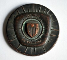 MEDAILLE BAUX de PROVENCE sign