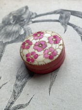 Ancienne petite boite - , à