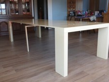 Table (Console) extensible laquée beige.+ 6 rallonges de 45 cm pour 10 à 12 P.