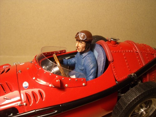 Figurine fangio driving - 1/18,