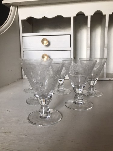 Verres vin finement - à,