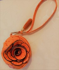 * PORTE- MONNAIE FEMME * FLEUR EN RELIEF * SYNTHETIQUE FACON PEAU D'AUTRUCHE *
